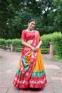 เสื้อผ้าอินเดียและปากีสถานการออกแบบล่าสุดของ ekta จากผ้าไหม dola สีแดง bandhani lehenga - Product Image 3