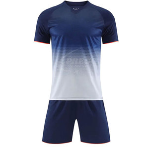 ชุดฟุตบอลผู้ชายสำหรับฤดูร้อน ดีไซน์ล่าสุด ระบายอากาศได้ดี ผลิตจากโพลีเอสเตอร์ 100% - Product Image 1
