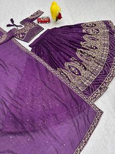 Lancement de la nouvelle collection de LEHENGA CHOLI moderne pour fêtes, avec DUPATTA en tissu VICHITRA SILK, broderie et travail de sequins - Product Image 5