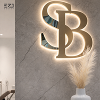 Enseigne murale lumineuse LED 3D personnalisée en métal doré rétroéclairé EZD pour la publicité des salons de beauté, spas, studios et devantures de magasins