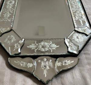 Elegant High Quality Vintage Venetian MirrorBeautiful Item - Product Image 2
