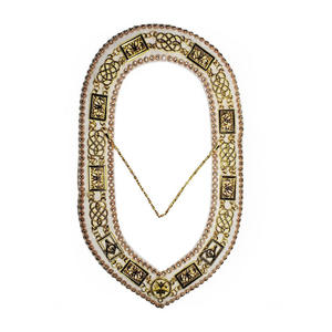 Freemason Grand Officers Blue Lodge Chain Collar Chapado en oro sobre base de terciopelo blanco y borde de diamantes de imitación - Product Image 1