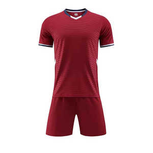 Nouvel ensemble d'uniformes de football pour hommes légers Impression et nom personnalisables Maillot de football respirant à prix raisonnable Fabriqué au Pakistan - Product Image 1