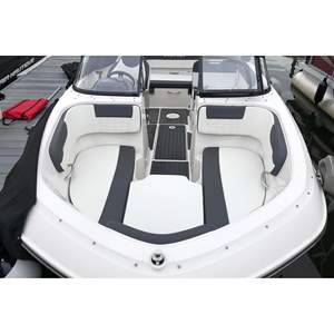 Bayliner VR5 2021, Lancha de Lujo con Proa Abierta, de Fibra de Vidrio y Acero, para Transporte, Pesca, Patrullaje, Entretenimiento y Velocidad - Product Image 3