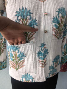 Chaqueta reversible acolchada de algodón con estampado de bloques para mujer, elegante chaqueta reversible floral azul 100% algodón, ropa de invierno de manga larga - Product Image 2