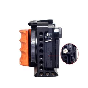 Jaula de conejo con mango de madera para cámaras sin espejo <span class=keywords><strong>Sony</strong></span> <span class=keywords><strong>A6400</strong></span>/A6300 jaula de disparo Vertical y Horizontal todo en uno para A6000 - Product Image 4