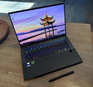 Portátil para Juegos y Creación Triton 14 de Predators con Tecnología de IA y Teclado en Inglés - Product Image 2