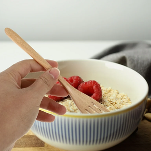 Fourchette à fruits en bois jetable de 85 mm et fourchette à copeaux en bois, parfaite pour les pique-niques et les barbecues - Product Image 2
