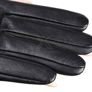 Nuevos guantes suaves de temporada de invierno Guantes de moda para mujer hechos de cuero genuino en nuevos guantes en stock - Product Image 5