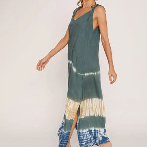 Robe d'été pour femmes personnalisée du fabricant de vêtements grande taille décontracté licou sangle croisée col en v profond motifs dîner - Product Image 1