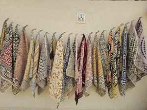 Juego de Bandanas de Algodón Orgánico, Bufanda con Estampado Paisley Hecho a Mano, Accesorio Artesanal Sostenible al por Mayor - Product Image 2