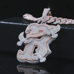 Colgante de Letra Personalizado Iced Out de Plata Esterlina con Diamante Moissanita, Colgante de Lujo con Inicial Personalizada Estilo Hip Hop para Uso Unisex - Product Image 1