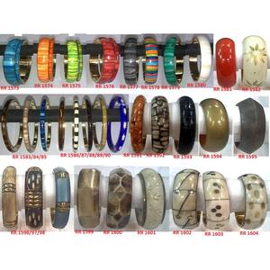 Tendencias Pulseras de moda para niñas Suministros cosméticos Pulseras y brazaletes de resina más vendidos disponibles en multicolor - Product Image 1