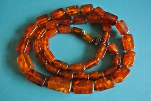 สร้อยคอเรซิ่นทำมือสำหรับผู้หญิง สไตล์โรแมนติก แนวศิลปะ อินเดีย งานฝีมือรูปพระจันทร์เสี้ยว ดีไซน์ทันสมัยสำหรับงานแต่งงานและงานปาร์ตี้ - Product Image 2