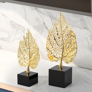 Feuille d'or personnalisée abstraite Gingko Figurine en bois Sculpture de bureau Statue métal artisanat objets décoratifs pour la maison - Product Image 6