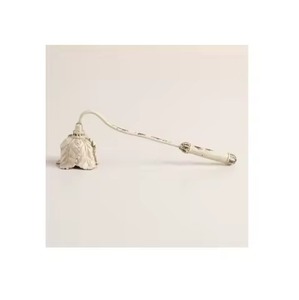 Abatidor de velas de mariposa de metal de latón con estilo único moderno elegante - Product Image 4