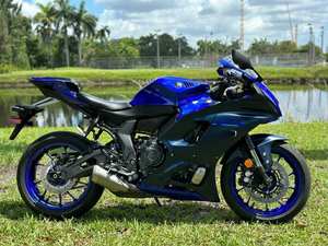 Used 2018 Yamaha YZF R7 <b>Sportbike</b> Motorcycle - Product Image 3