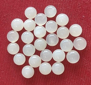 พลอยมูนสโตนสีขาวธรรมชาติขนาด4มม.-พลอยมูนสโตนทรงกลมสีขาวคุณภาพสูง - Product Image 1