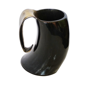 แก้วเบียร์แบบไวกิ้งทำด้วยมือมีแตรสีดำธรรมชาติเหมาะสำหรับอุปกรณ์เสริมในบาร์และงานแต่งงาน - Product Image 1