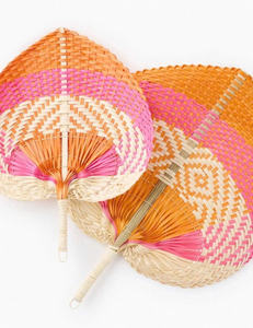 Éventail en feuille de palmier fait à la main au Vietnam pour cadeaux de mariage et décorations d'événements Boho à thème tropical en plein air - Product Image 2