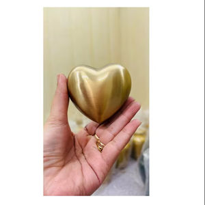 Urna Funeraria Ecológica Estilo Americano con Forma de Corazón, Caja de Terciopelo con Soporte en Forma de Corazón, Capacidad de 200-220 Pulgadas Cúbicas, Brassworld India - Product Image 1