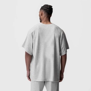 Camiseta de manga raglán atlética para hombre de fabricación personalizada OEM perfecta para entrenamientos de gimnasio y ropa informal - Product Image 2