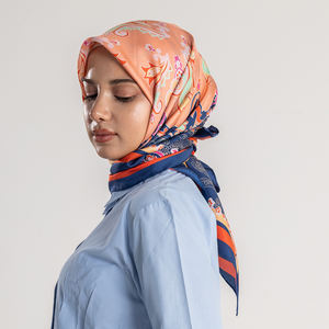 Écharpe de luxe en twill avec bords roulés à la main, motif ethnique oriental Paisley et motifs traditionnels, imprimé artistique, foulard carré 90x90cm, toutes saisons - Product Image 3