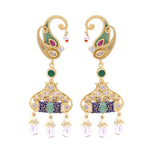 Boucles d'oreilles traditionnelles AD avec placage à l'or Bijoux de mode avec perle Pierre principale Vente en gros Exportateur de bijoux d'imitation - Product Image 2