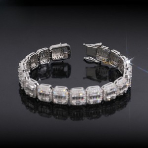 925สร้อยข้อมือเพชรโมอิสสีเงินมรกตตัดทรงสี่เหลี่ยมเครื่องประดับทองขาวสำหรับผู้หญิง - Product Image 2