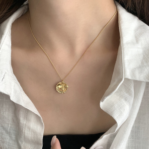 Alla moda all'ingrosso 925 Sterling Silver 18k gioielli in oro regina forma <span class=keywords><strong>ape</strong></span> rotonda <span class=keywords><strong>collana</strong></span> ciondolo a gettone per le donne - Product Image 5