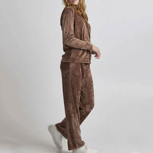 Ensemble de survêtement pour femmes, vêtements de sport brodés sur mesure, pour la salle de sport, le jogging et les voyages - Product Image 3