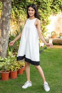 2025 nuevo verano blanco mujer Vestido corto liso tinte verano sin mangas elegante moda Mini longitud vestido de fiesta vestido de alta calidad - Product Image 2