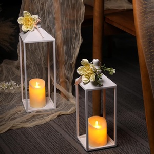 Linterna de pilar de metal hecha a mano de lujo blanco, Juego de 2 candelabros, linterna para bodas y fiestas de Navidad en interiores y exteriores - Product Image 6