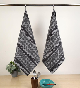 Serviette de cuisine en coton gaufré blanc avec motif à carreaux rouges, serviette rouge unie assortie, disponible à prix de gros. - Product Image 5