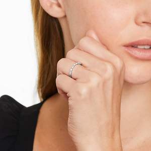 Anillo de Diamantes Romántico de Platino con Corte Marquesa y Redondo Alternados, con Certificado IGI para Uso Diario - Product Image 2