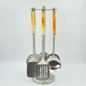 Juego de Utensilios de Cocina con Soporte, Juego de 6 con Mango de Resina, Acabado Pulido, Acero Inoxidable, para Fiestas y Bodas - Product Image 1