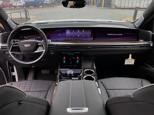 Clean Seminuevo 2025 Cadi-llac Escalade 4WD Sport Platinum V8 6.2L 4WD - Product Image 4