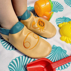 รองเท้าหนัง OEM รองเท้าเด็กทารกแรกเกิดเด็กชายเด็กหญิงรองเท้าเด็กหัดเดินหลากสีพื้นนิ่มสีแดงพื้นรองเท้ากันลื่นสำหรับเด็กแรกเกิดก้าวแรก - Product Image 1