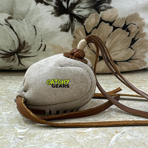 Trouvez un équivalent à la capuche de fauconnerie de style arabe du Qatar, en cuir véritable, avec attaches en cuir. - Product Image 3