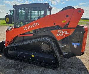 Chargeuse compacte Kubota SVL97-2 à vendre, faible nombre d'heures, haute efficacité, pour usage en construction, moteur, transmission, vérin hydraulique Huade, PLC - Product Image 2