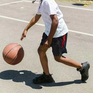 Pantalones cortos deportivos cómodos para hombre, pantalones cortos estampados multicolores para hombre, pantalones cortos de malla de baloncesto para hombre en blanco - Product Image 4