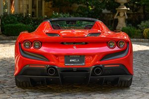 Clean and Superb 2021 Fe-rra-ri F8 Spi-der Motor de bajo kilometraje Asientos de cuero de transmisión automática listos para enviar - Product Image 4