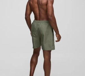 Nuevos pantalones cortos de color sólido para hombre, pantalones cortos deportivos informales al por mayor OEM, pantalones cortos de gran calidad con tamaño de logotipo personalizado y color ligero - Product Image 6
