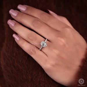 Bague de fiançailles en diamant de laboratoire taille ovale, or blanc 14 carats, solitaire, bande pavée, bague de proposition de mariage pour femmes - Product Image 3