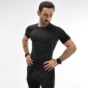 Chemise de compression Skyn noire, coupe ajustée, Dry-Fit, 100% coton biologique - Product Image 1