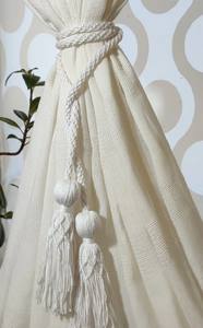 Attaches de rideaux longues en coton avec pompons, couleur personnalisée, style farmhouse, idées cadeaux de pendaison de crémaillère, décoration bohème pour la maison, supports de rideaux - Product Image 1