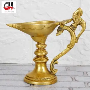 Lámpara náutica Artículo de regalo de latón Decoración para el hogar Latón antiguo Aladino dorado Lámpara de diseñador Regalo Calvin Artesanía - Product Image 1