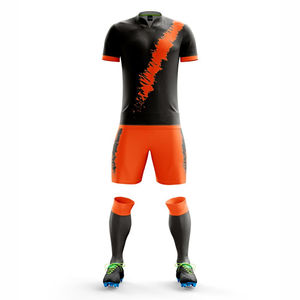 Kit de entrenamiento deportivo de camiseta de fútbol con logotipo personalizado de alta calidad con pantalones cortos de malla para la temporada de invierno - Product Image 4