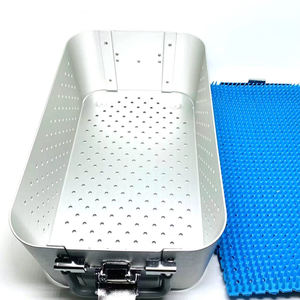 Nouvel arrivage de plateau de stérilisation en acier inoxydable Instrument chirurgical plateau de boîte de stérilisation de taille moyenne/grande - Product Image 5