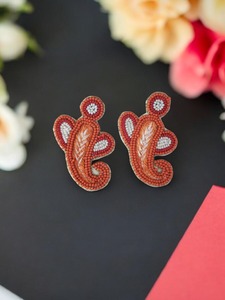 Boucles d'oreilles brodées de bijoux à la mode Boucles d'oreilles brodées de perles faites à la main pour femmes et filles d'Inde - Product Image 5